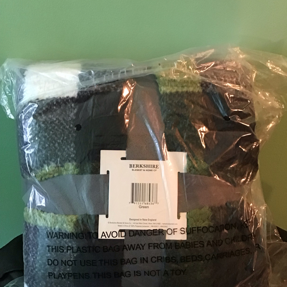 Berkshire Blankets & Home Cozy Cape Wrap Plaid Green‎ Black White Sherpa NEW